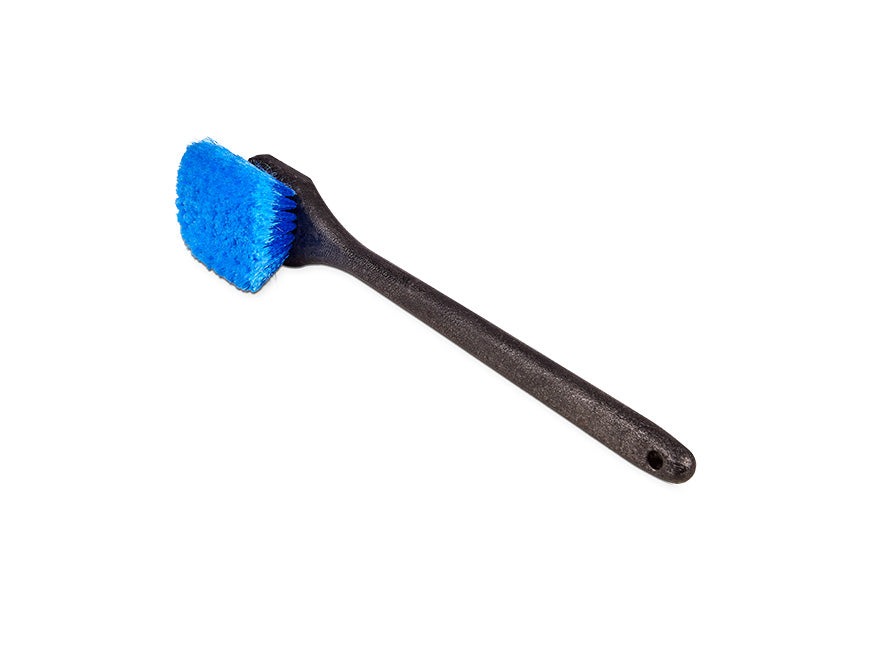 The BRUSH LONG HANDLE features a black handle and blue bristles, ideal for cleaning vehicles or workshops. Shown on a white background.