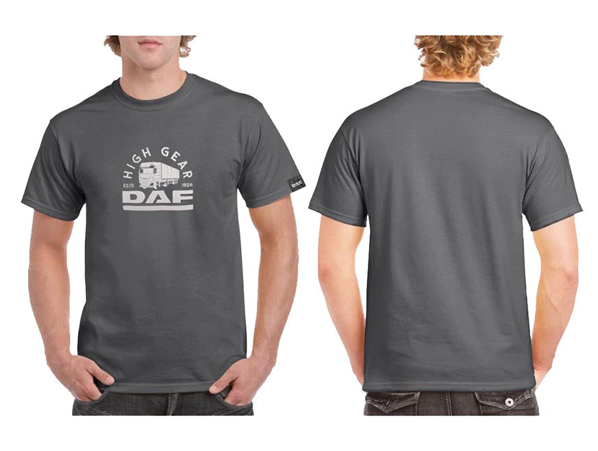 Front and back view of the gray TEE SHIRT DAF HIGH GEAR, shown on a male model. Features a white truck graphic, "HIGH GEAR," and DAF text on the front. Short sleeves and crew neckline ensure comfort for everyday wear.